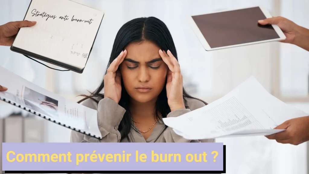 Une femme assise sur un bureau, ayant mal à la tête car elle est trop sollicitée au bureau.